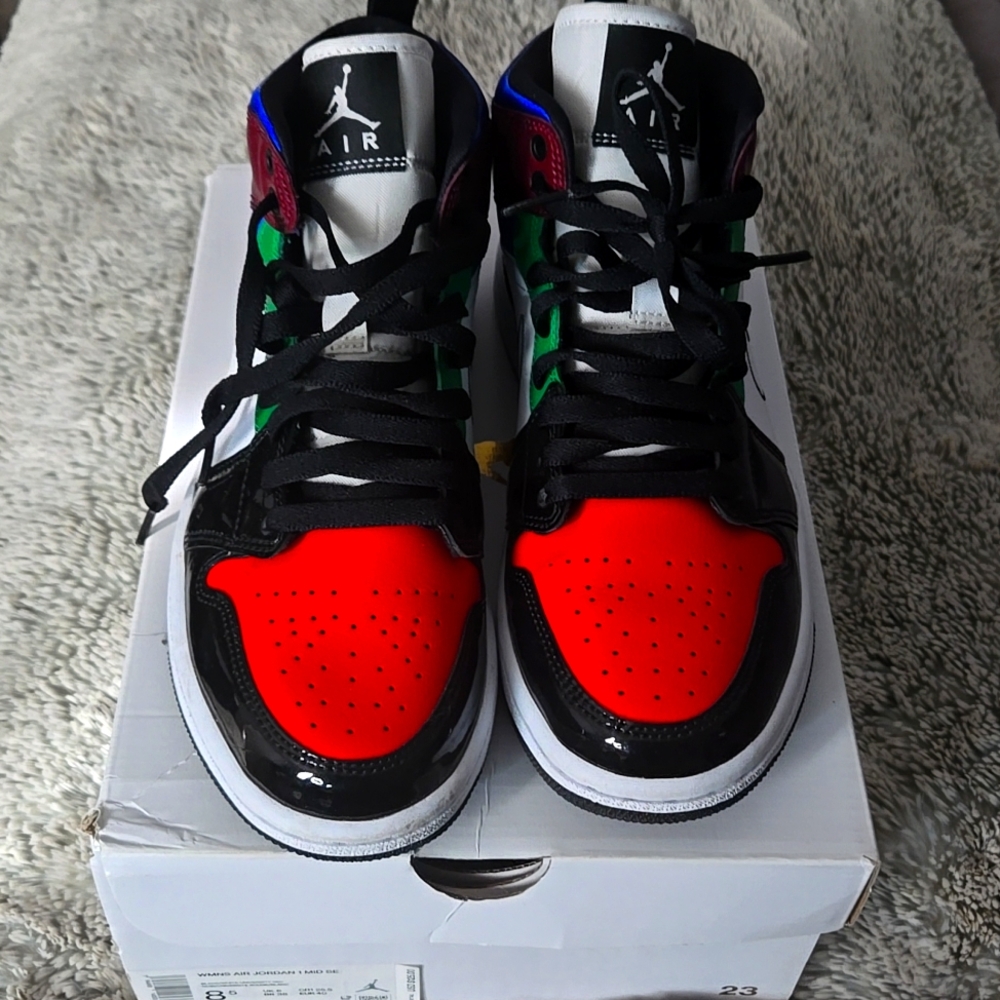 Air Jordan Mid